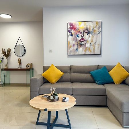 Modern 2Br Apartment With Pool, Veranda & Garden In Paphos Buitenkant foto