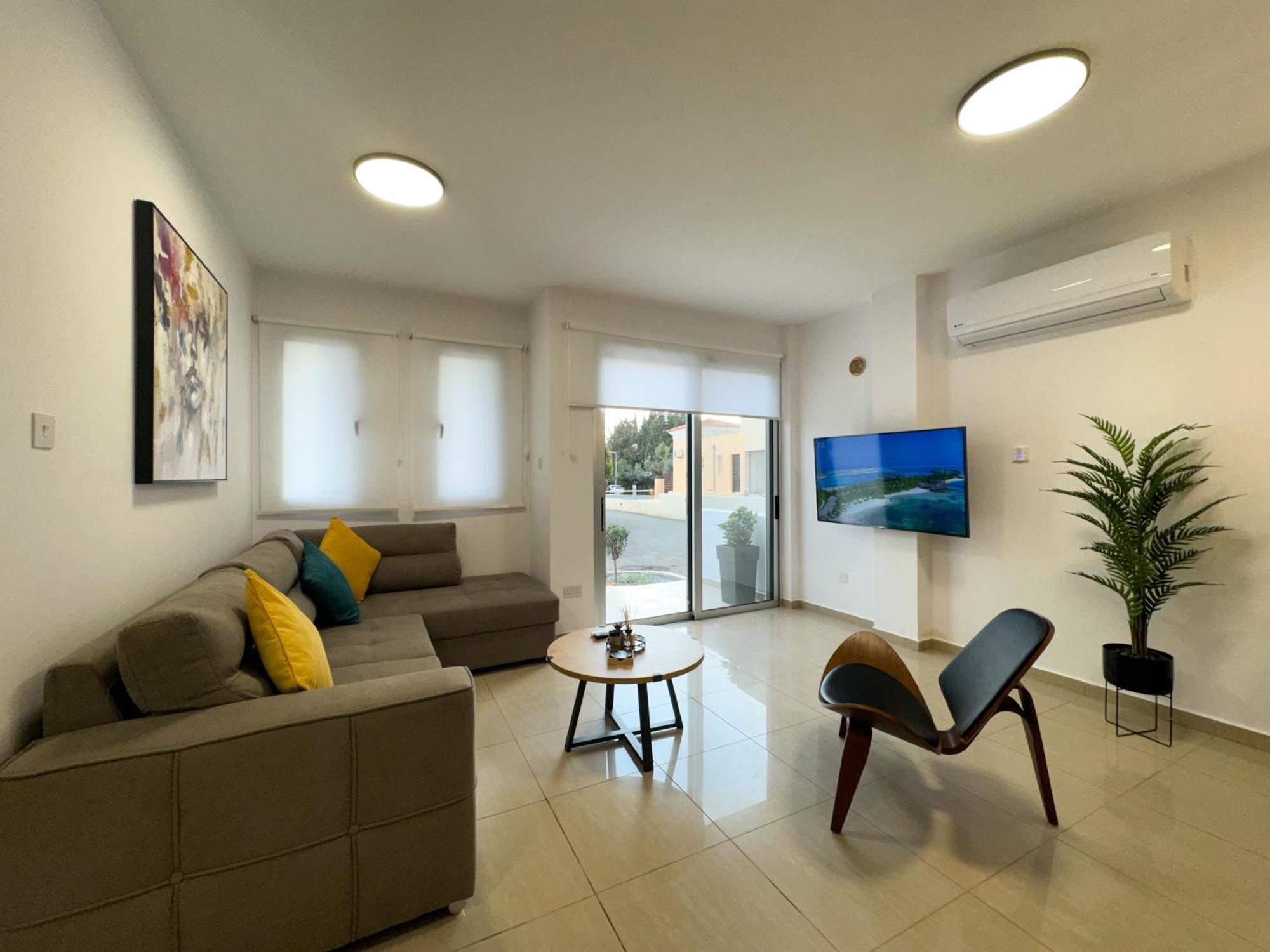 Modern 2Br Apartment With Pool, Veranda & Garden In Paphos Buitenkant foto