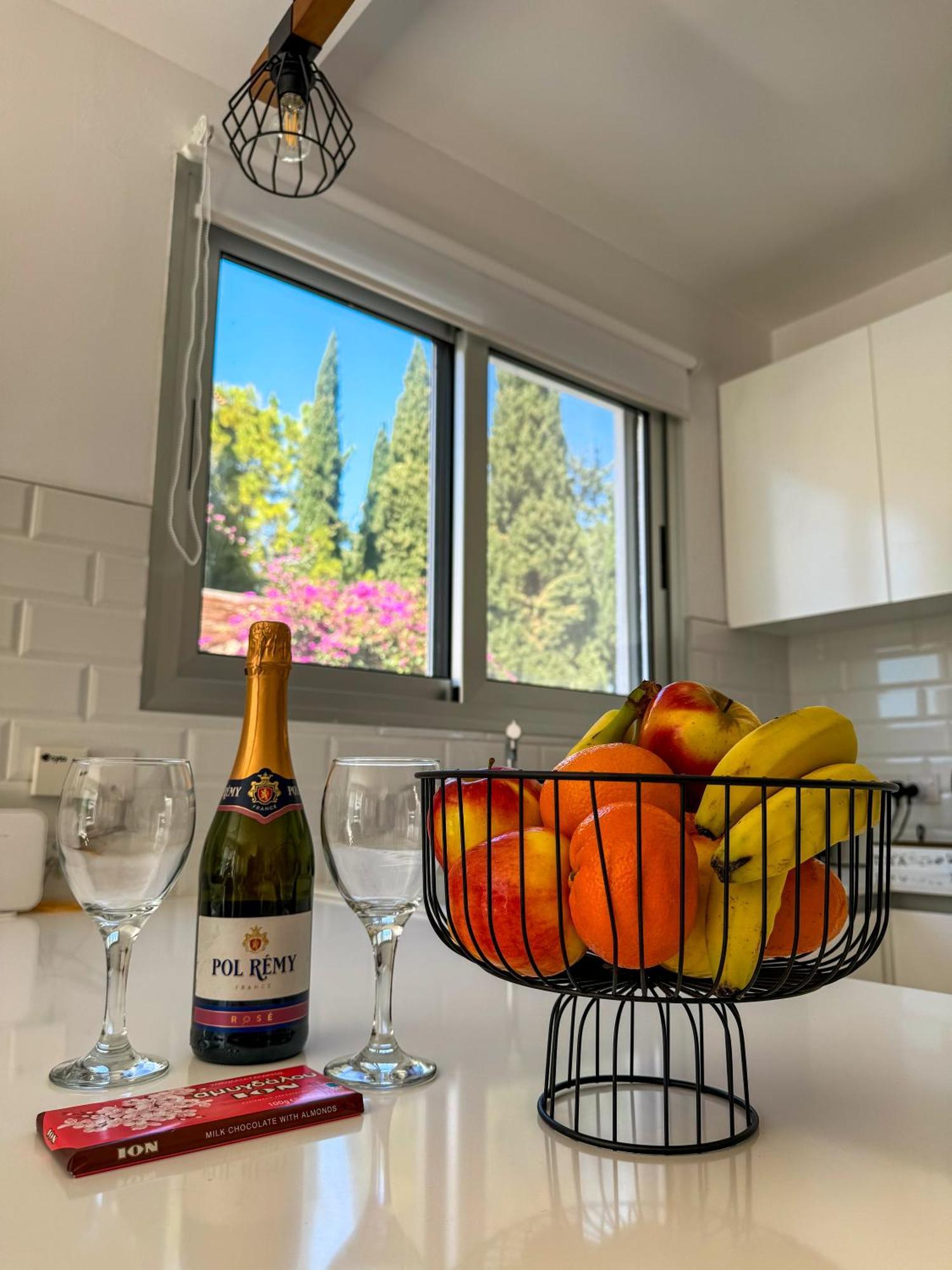 Modern 2Br Apartment With Pool, Veranda & Garden In Paphos Buitenkant foto