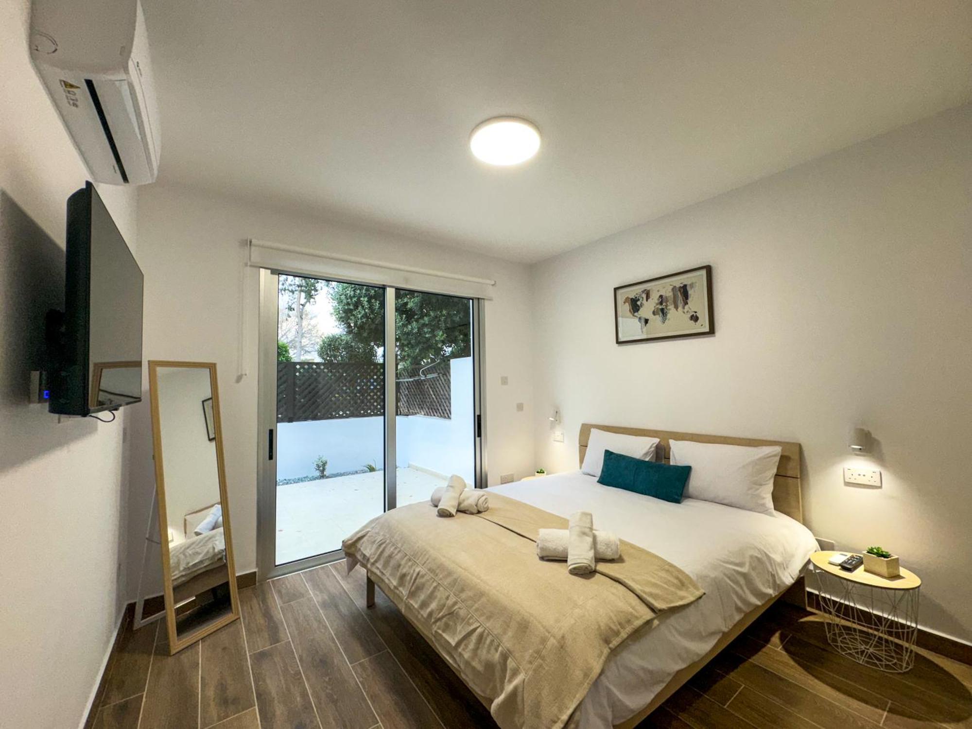 Modern 2Br Apartment With Pool, Veranda & Garden In Paphos Buitenkant foto