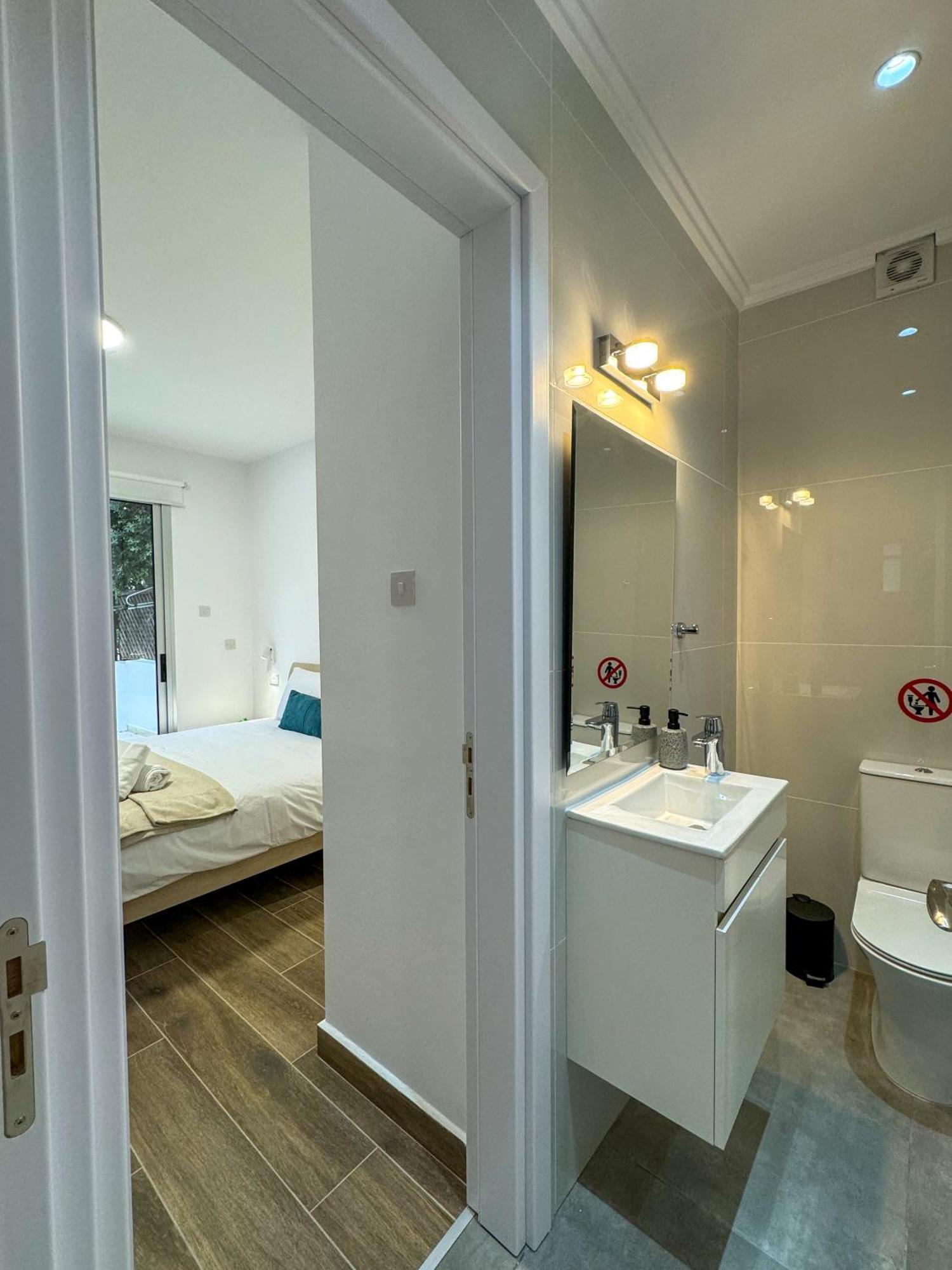 Modern 2Br Apartment With Pool, Veranda & Garden In Paphos Buitenkant foto